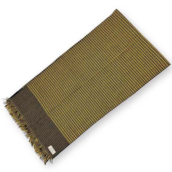 1970's Japanese yellow and black houndstooth large winter scarf - Picture 8 of 9